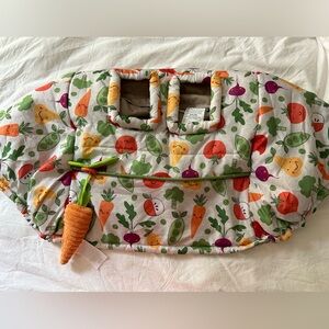 Boppy grocery cart cover in farmer’s market